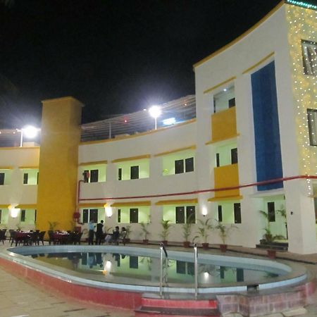 Hotel Sea Rock Villa Daman Esterno foto