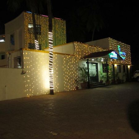 Hotel Sea Rock Villa Daman Esterno foto