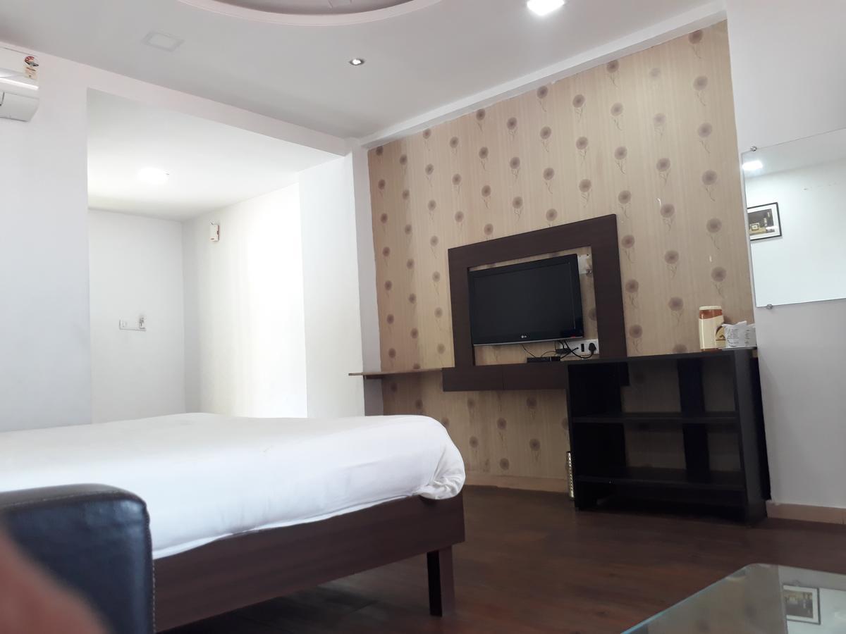 Hotel Sea Rock Villa Daman Esterno foto