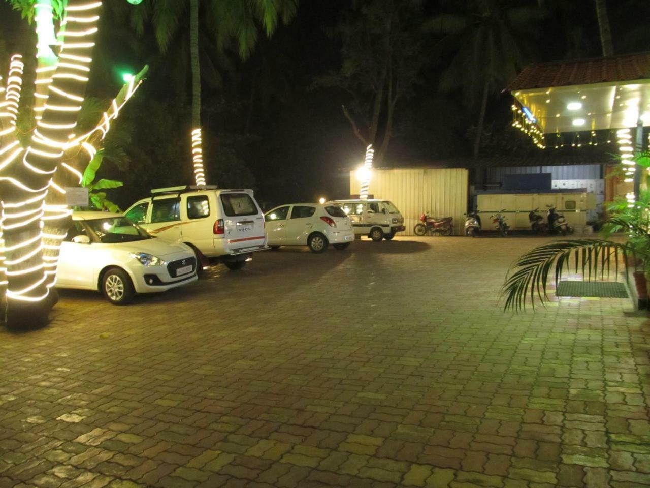 Hotel Sea Rock Villa Daman Esterno foto