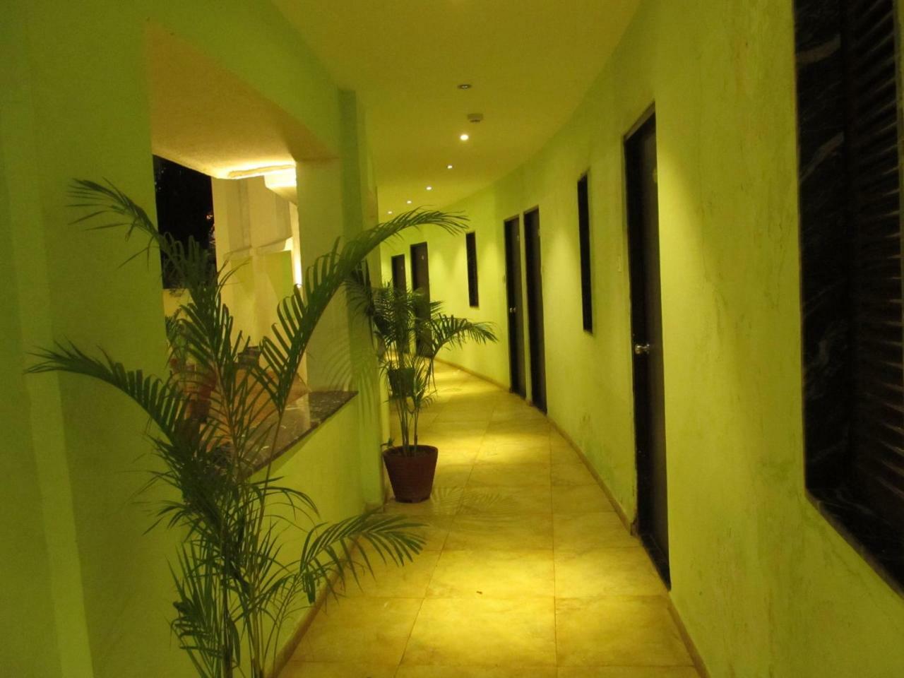 Hotel Sea Rock Villa Daman Esterno foto