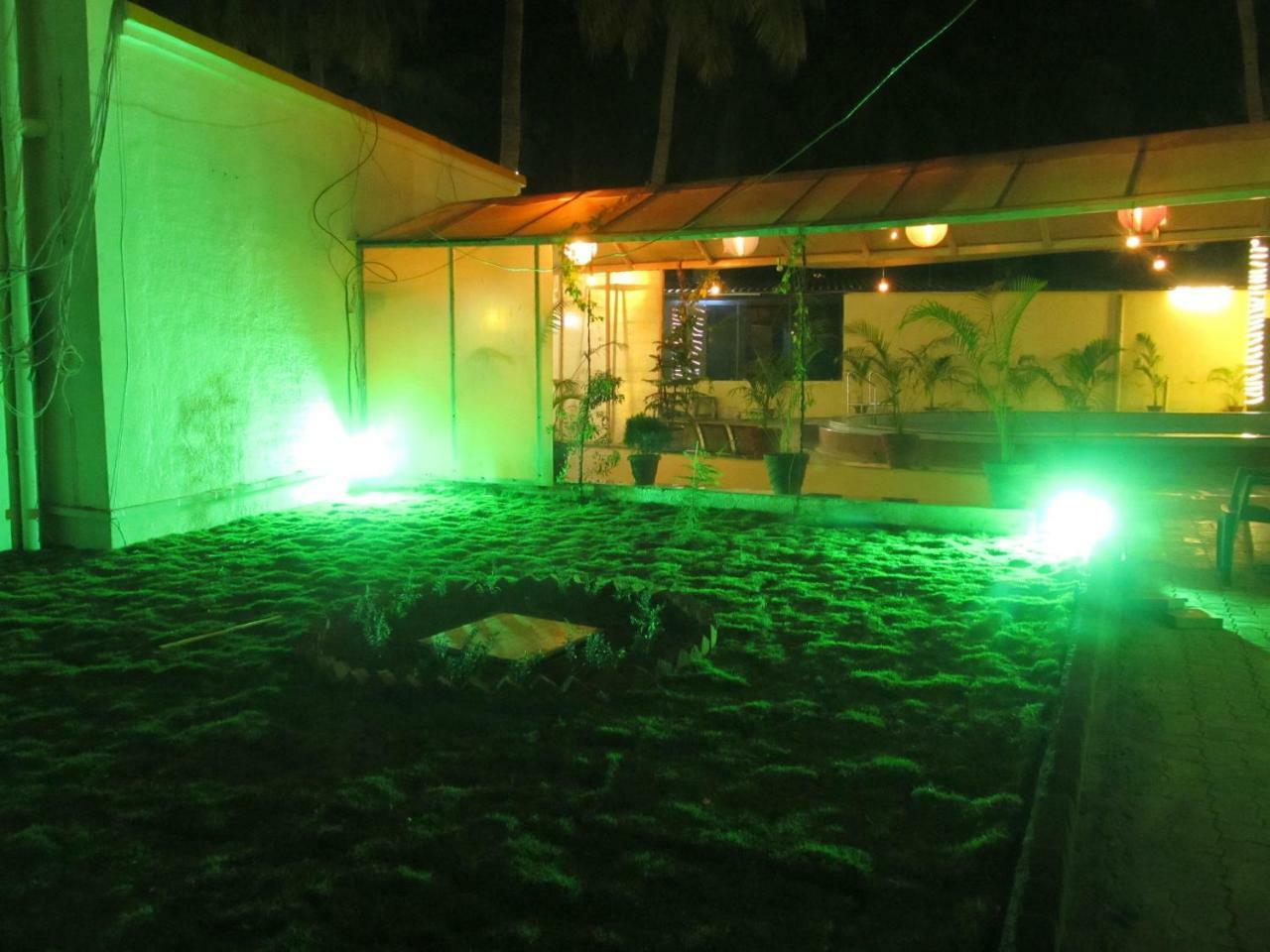 Hotel Sea Rock Villa Daman Esterno foto
