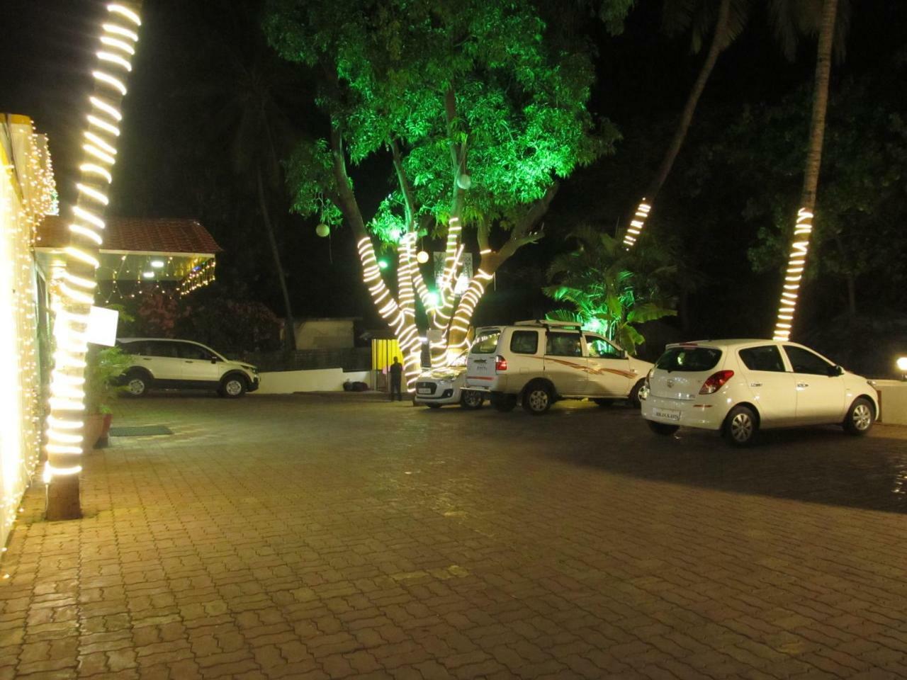 Hotel Sea Rock Villa Daman Esterno foto