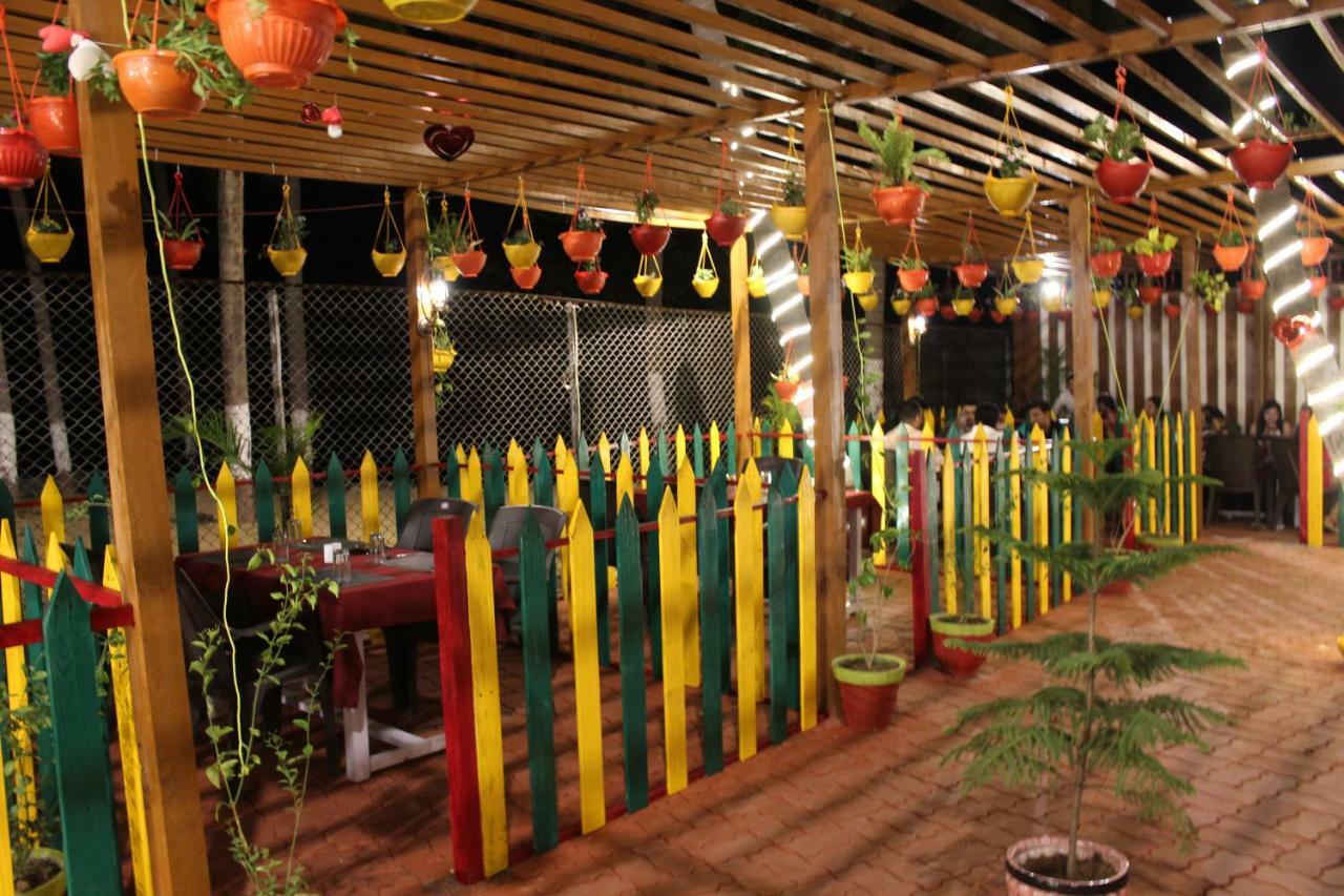 Hotel Sea Rock Villa Daman Esterno foto