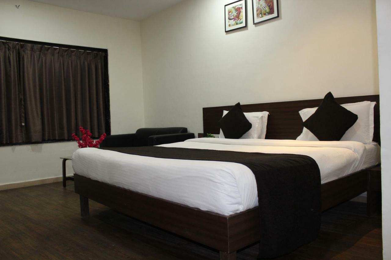 Hotel Sea Rock Villa Daman Esterno foto