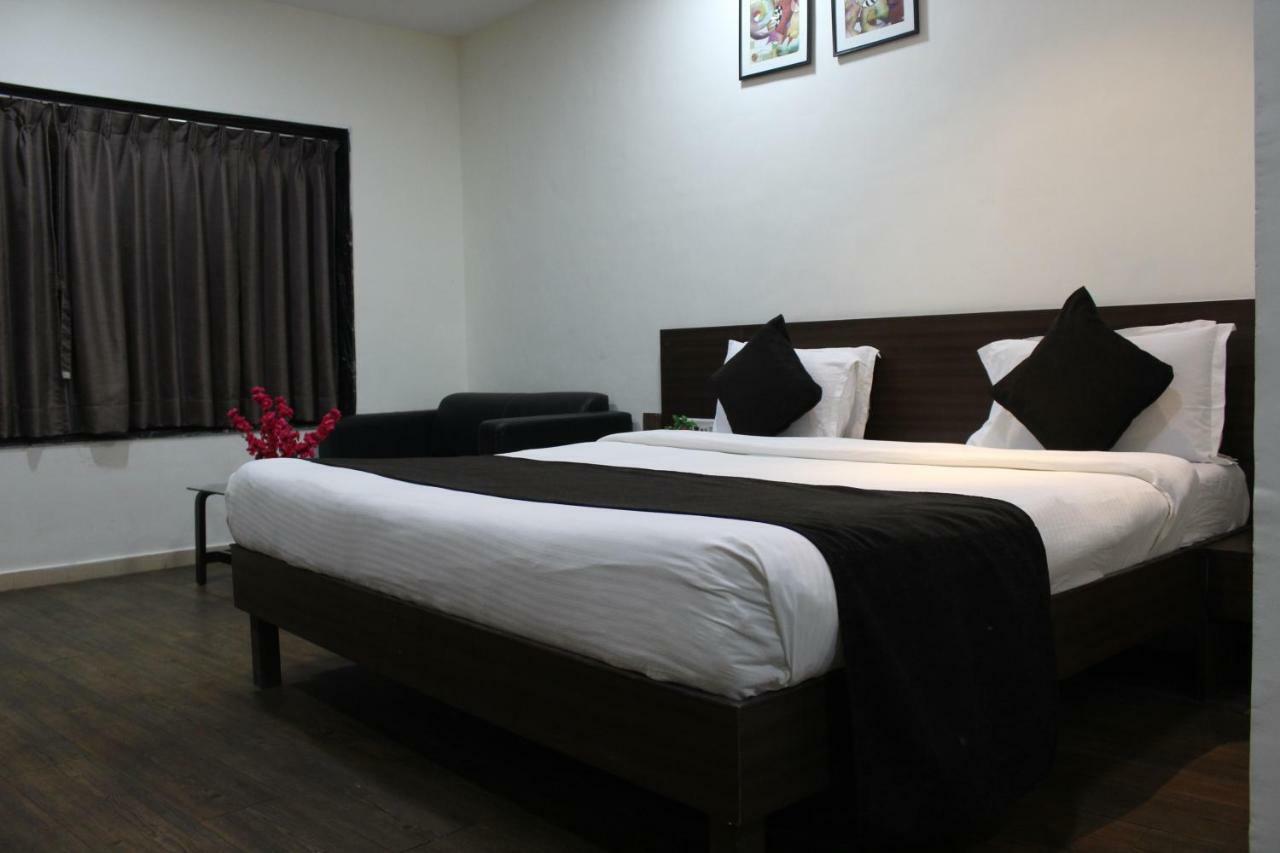 Hotel Sea Rock Villa Daman Esterno foto