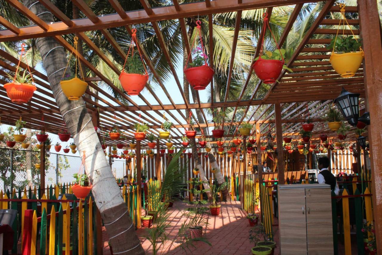 Hotel Sea Rock Villa Daman Esterno foto