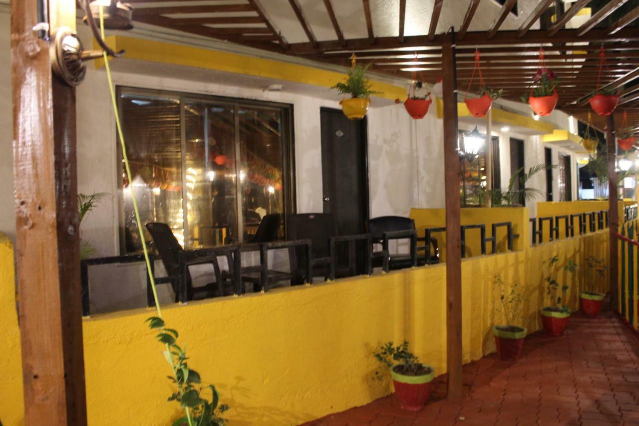 Hotel Sea Rock Villa Daman Esterno foto